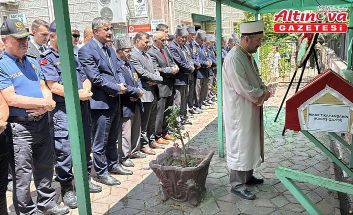 Karabük'te vefat eden Kıbrıs gazisi Hikmet Kapanşahin son yolculuğuna uğurlandı