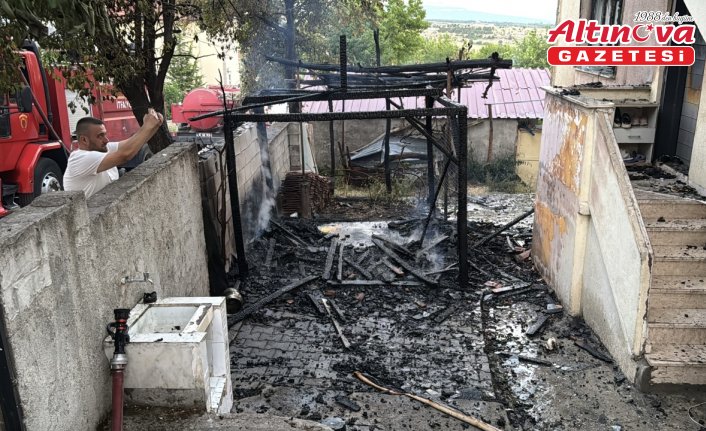 Karabük'te 3 katlı müstakil evde çıkan yangın söndürüldü