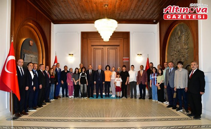 LGS birincisi öğrenciler Vali Yıldırım'ı ziyaret etti