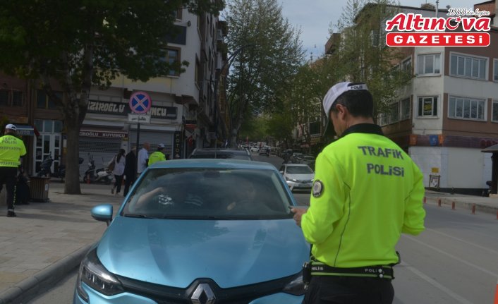 Merzifon’da trafik denetimlerinde 807 sürücüye ceza uygulandı