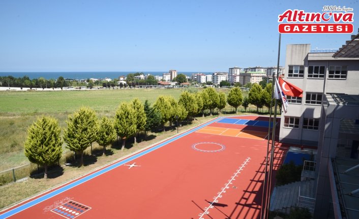 OMÜ Vakfı Koleji spor alanlarını yeniledi