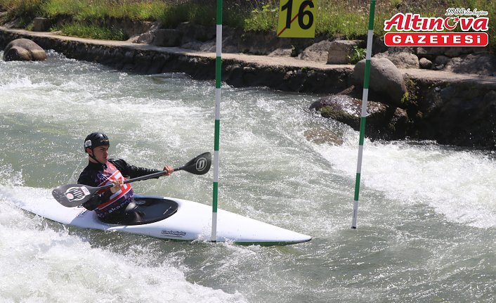Rize'de Akarsu Kano Slalom ve Kayak Cross Türkiye Şampiyonası yapıldı