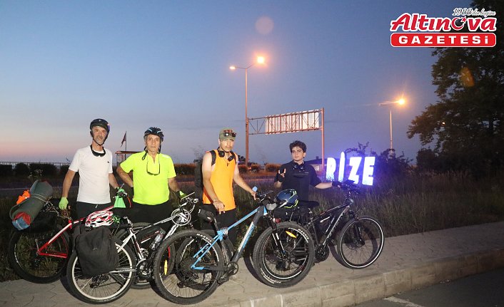 Rizeli grup, 15 Temmuz'a ithafen Ankara'dan Rize'ye pedal çevirdi