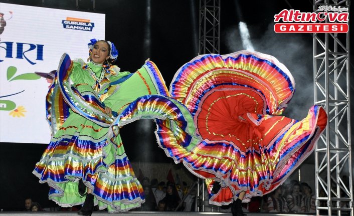 Samsun'da 35. Uluslararası Halk Oyunları Festivali başladı