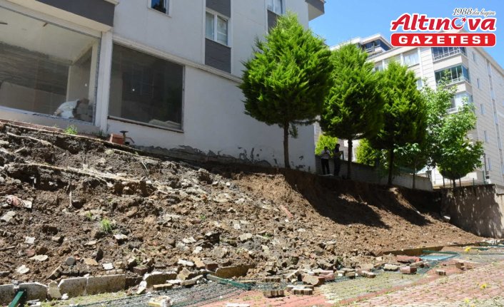 Samsun'da bir apartmanın otopark duvarı sağanak nedeniyle yıkıldı
