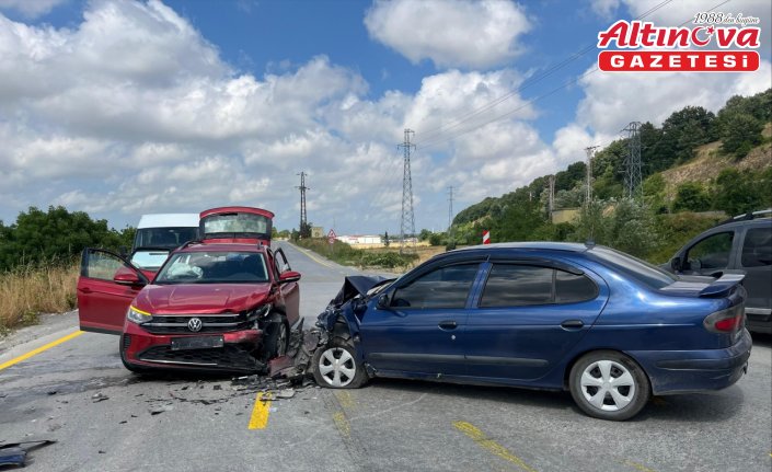 Samsun'da iki otomobilin çarpıştığı kazada sürücüler yaralandı