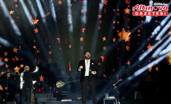 Şarkıcı Serkan Kaya “Trabzon Kültür Yolu Festivali“nde konser verdi
