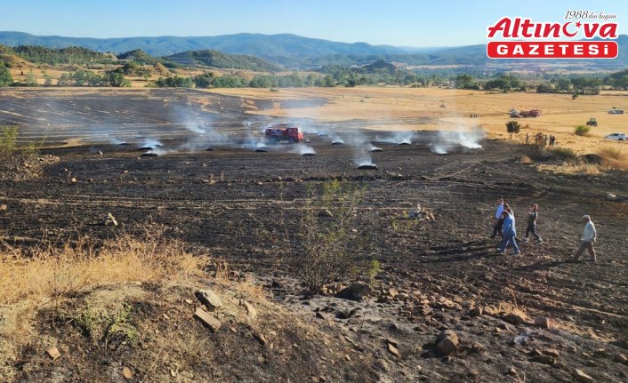 Sinop'ta çıkan anız yangınında 60 balya saman yandı