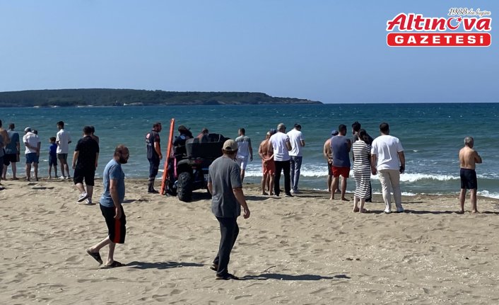 Sinop'ta denizde boğulma tehlikesi geçiren 2 gençten biri öldü