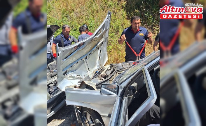 Sinop'ta iki otomobil çarpıştı, 5 kişi yaralandı