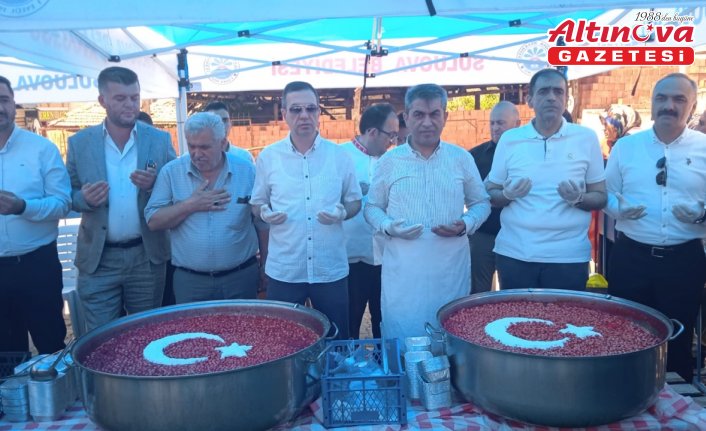 Suluova Belediyesi vatandaşlara aşure dağıttı