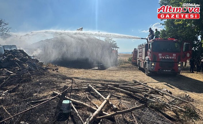Tokat'ta çıkan yangında 1 ev ile 2 ahır kullanılamaz hale geldi