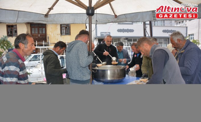 Tokat'ın ilçelerinde vatandaşlara aşure dağıtıldı