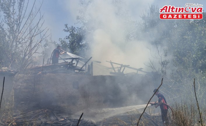 Tokat'ta otları yakmak isteyen kişinin başlattığı yangın odunluğa sıçradı