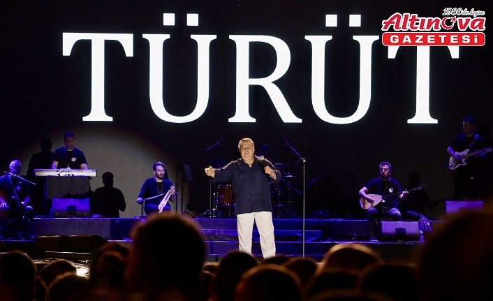 “Trabzon Kültür Yolu Festivali“, İsmail Türüt konseriyle devam etti
