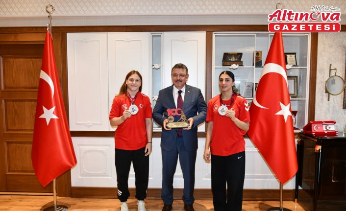 Trabzon Büyükşehir Belediye Başkanı Genç, milli sporcuları kutladı