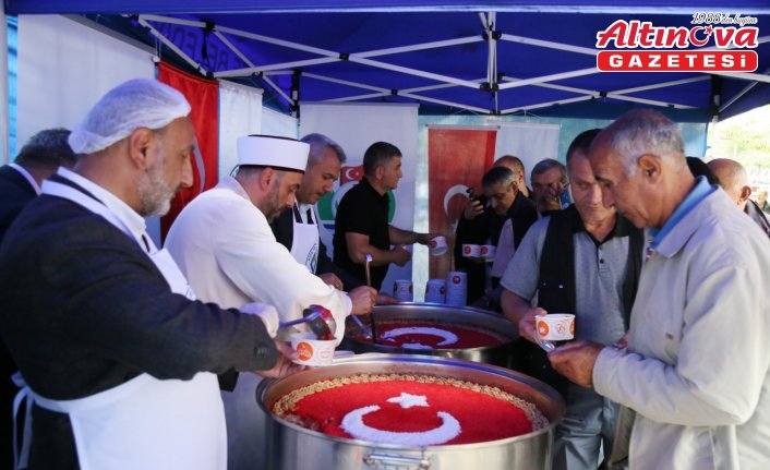 Trabzon, Rize ve Giresun'da vatandaşa aşure ikram edildi