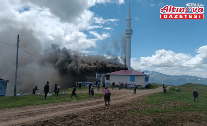 Trabzon'da camide çıkan yangın söndürüldü