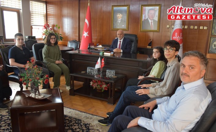 Trabzon'da dereceye giren LGS öğrencileri altınla ödüllendirildi