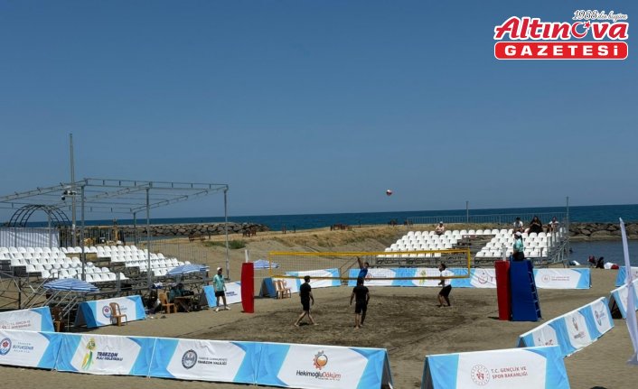 Trabzon'da plaj voleybolu turnuvası yapıldı