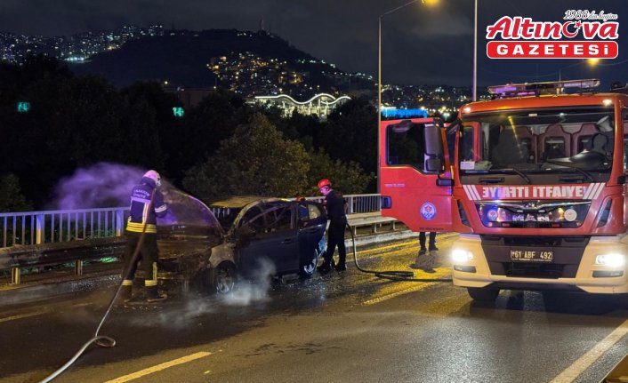 Trabzon'da seyir halindeki otomobil yandı