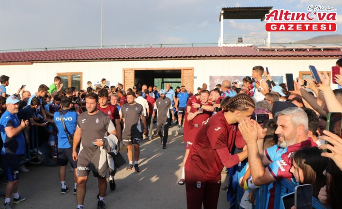 Trabzonspor'da futbolcular taraftarla buluştu