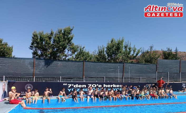 Uğurludağ'da portatif yüzme havuzu açıldı