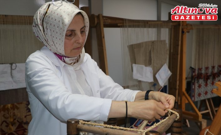 Üniversiteyi 47 yaşında bitirerek geleneksel el sanatlarında usta öğretici oldu