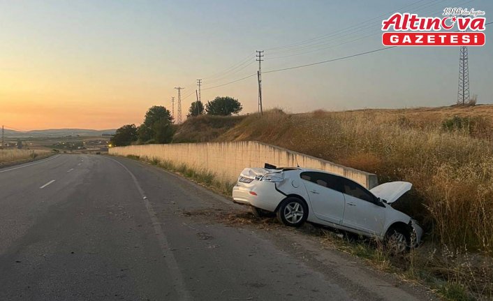 Vezirköprü'de devrilen otomobilin sürücüsü ağır yaralandı