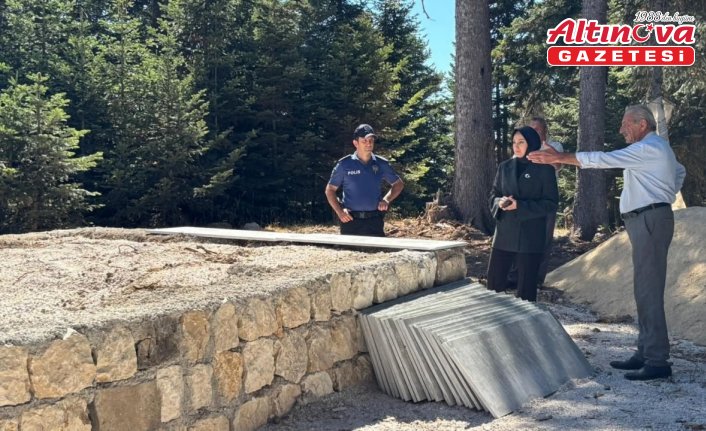 Ağlı Kaymakamı Büşra Çelebi, Alınca Gazi türbesini ziyaret etti