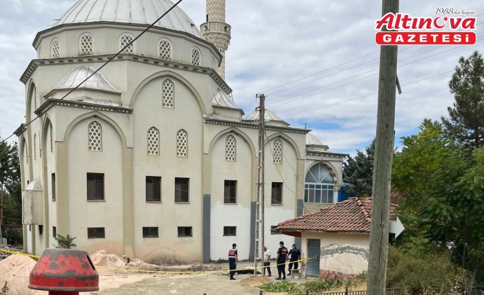Amasya'da caminin kubbesinde tadilat yaptığı sırada düşen işçi yaşamını yitirdi
