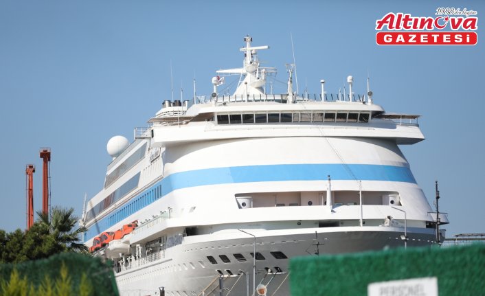 Astoria Grande kruvaziyeri 994 yolcusuyla Samsun Limanı'na demirledi