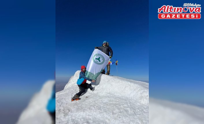 ATAK Doğa ve Arama Kurtarma Derneği üyeleri Ağrı Dağı'na tırmandı