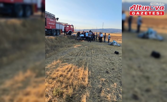 Bayat'ta kamyonla çarpışan otomobilin sürücüsü yaralandı