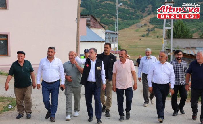Bayburt Valisi Eldivan köy ziyaretlerinde vatandaşlarla bir araya geldi