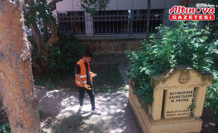 Bayburt'ta mezarlık ve türbelerde temizlik çalışması