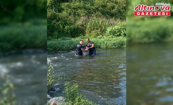 Bolu'da çaya düşen epilepsi hastasını itfaiye kurtardı