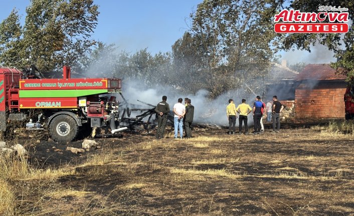 Bolu'da tarlada başlayan yangında ahşap ev kullanılamaz hale geldi