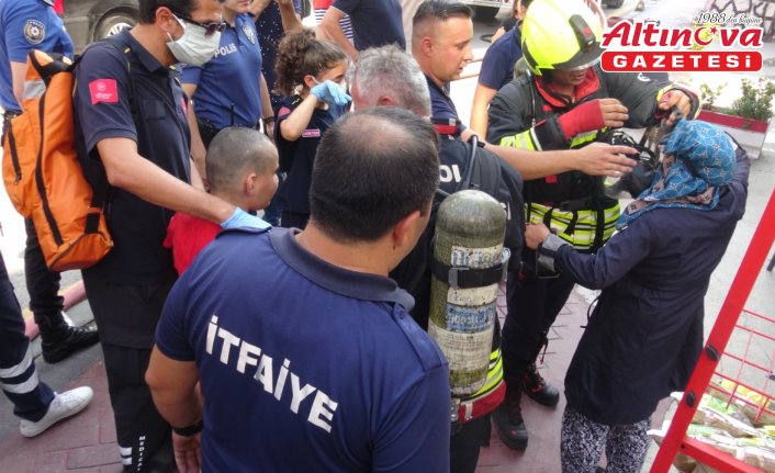 Bolu'da yangın çıkan apartmanda mahsur kalan 2 kişi kurtarıldı