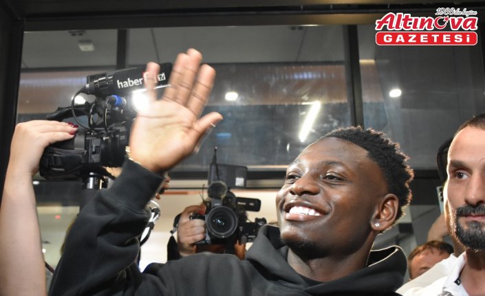 Bordo-mavililerin prensipte anlaşmaya vardığı Kazeem Olaigbe, Trabzon'a geldi