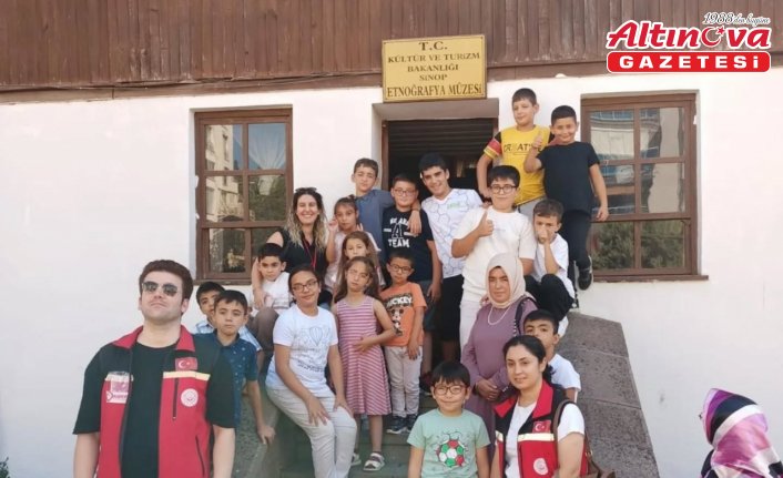 Boyabatlı aileler Sinop'ta tarihi ve kültürel mekanları gezdiler
