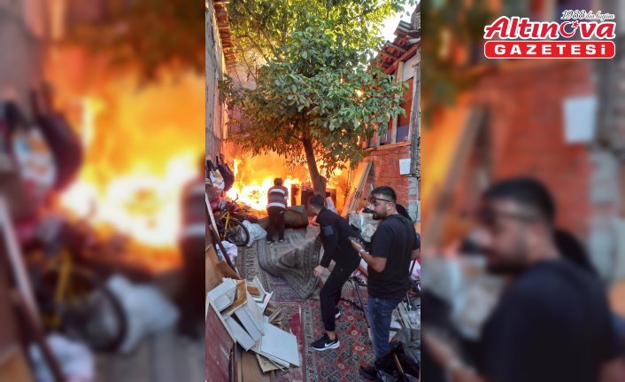 Çorum'da çıkan yangında 4'ü metruk 5 ev zarar gördü