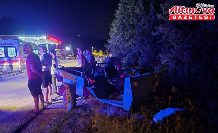 Düzce'de otomobil ile tarım aracının çarpıştığı kazada 3 kişi yaralandı