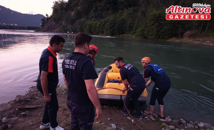 Giresun'da Harşit Çayı'nda balık tutarken mahsur kalan 2 kişi kurtarıldı