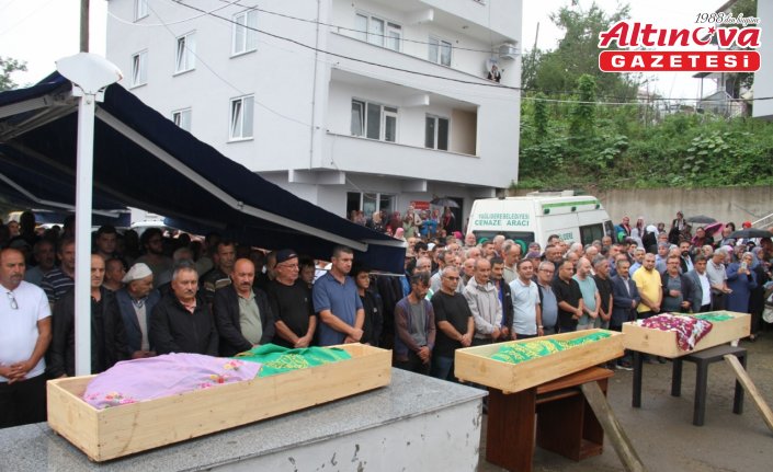 Giresun'da otomobilin uçuruma yuvarlandığı kazada ölen 3 kişinin cenazeleri defnedildi