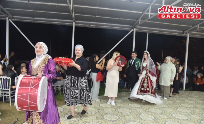 Giresunlu çift düğün hayallerini 17 yıl sonra gerçekleştirdi