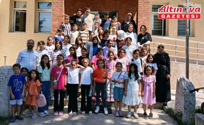 Gümüşhacıköy'de Yaz Kur’an Kursu öğrencilerinden kütüphane ziyareti