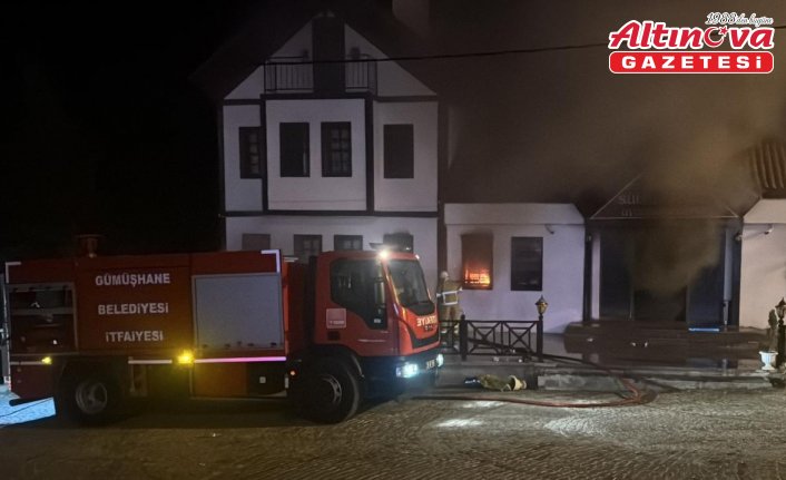 Gümüşhane'de butik otelde çıkan yangına itfaiye ekipleri müdahale ediyor