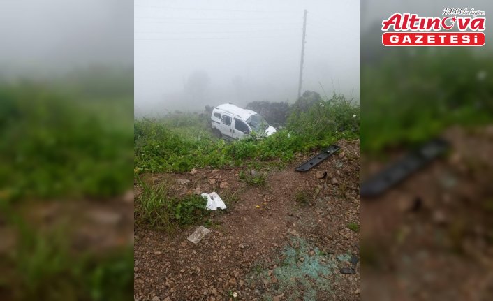 Gümüşhane'de köprülü kavşaktan düşen hafif ticari araçtaki 5 kişi yaralandı