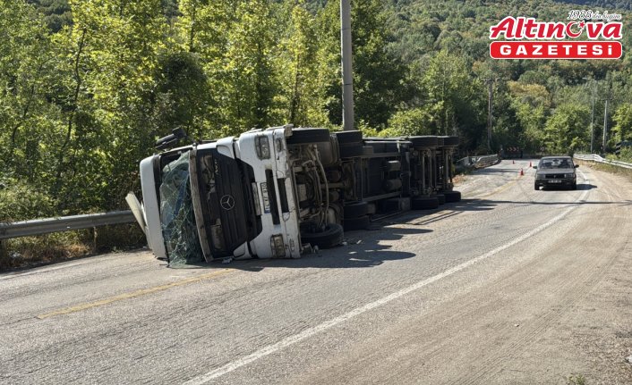 Karabük'te devrilen tırın sürücüsü yaralandı